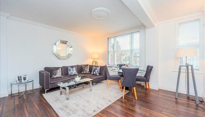 2 Bedroom Flat To Rent In Hill Street, London, W1J