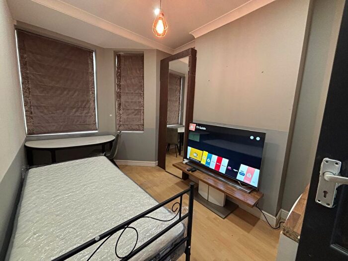 Studio To Rent In West Hendon Broadway, London, NW9