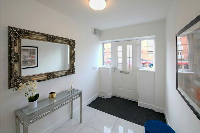 1 Bedroom Flat For Sale In Highway Court, Beaconsfield HP9