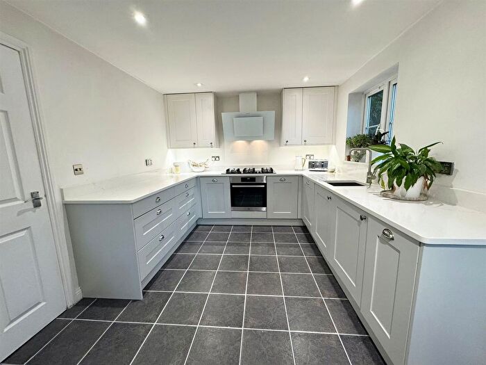 4 Bedroom Property For Sale In Hawks Drive, Tiverton, EX16