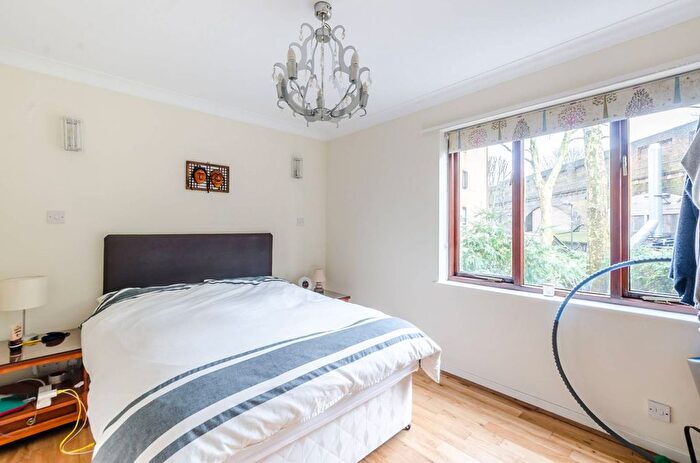 1 Bedroom Flat To Rent In Carrara Wharf, Hurlingham, London, SW6