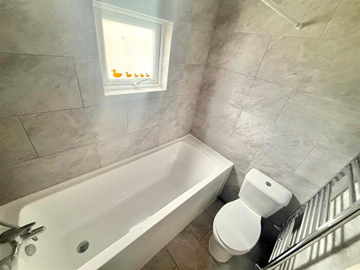 2 Bedroom Terraced House To Rent In Russell Street, Luton, LU1