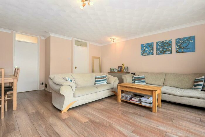 3 Bedroom End Of Terrace House To Rent In Parkhill Road, Boxmoor, Hemel Hempstead, HP1
