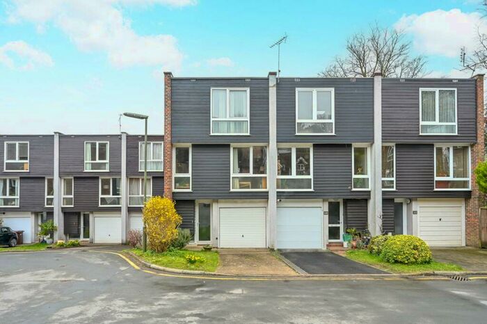 3 Bedroom Semi-Detached House To Rent In Portsmouth Road, Guildford, Guildford, GU2