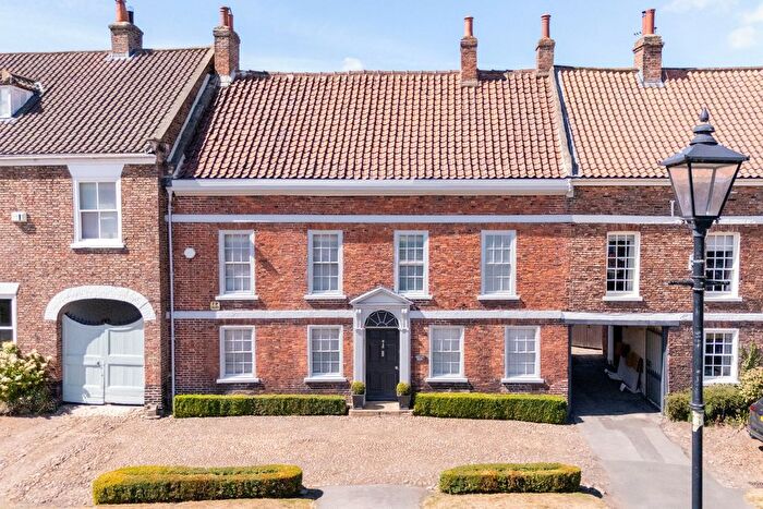6 Bedroom Town House For Sale In Roecliffe House, Market Place, Easingwold, York, YO61
