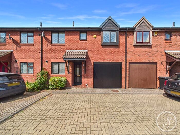 2 Bedroom Terraced House For Sale In High Bank View, Leeds, LS15