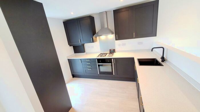 3 Bedroom Town House To Rent In Ribot Walk, Salford, M6