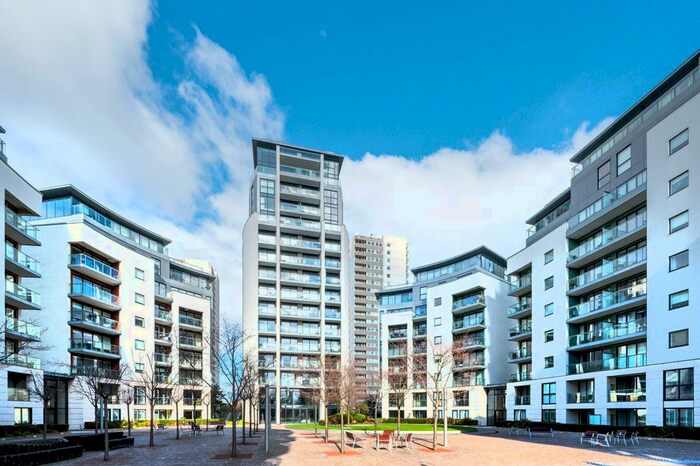 3 Bedroom Flat To Rent In Pump House Crescent, Kew Bridge, Brentford, TW8