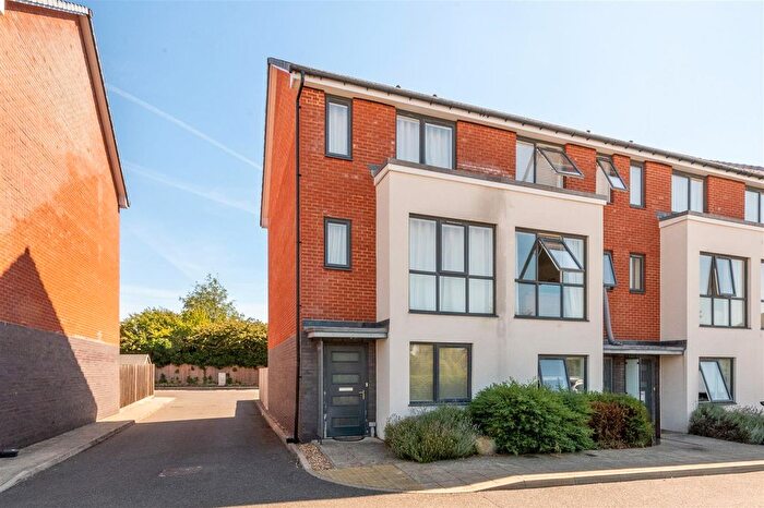 4 Bedroom Town House For Sale In Woolhampton Way, Reading, RG2