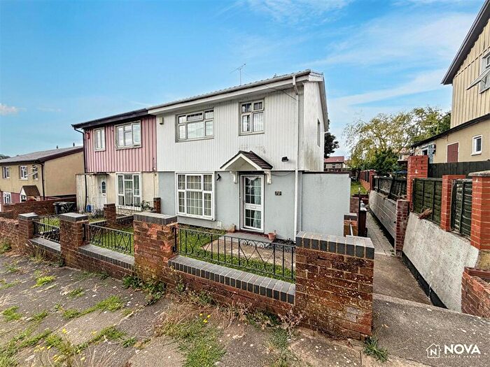 3 Bedroom Semi-Detached House For Sale In Williton Road, Luton, LU2