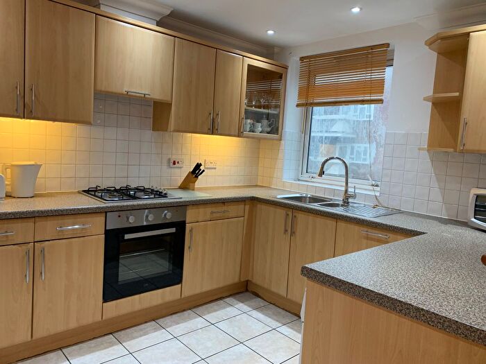 2 Bedroom Flat To Rent In Grenade Street, London, E14