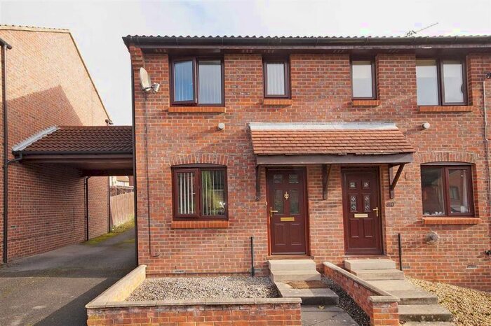 2 Bedroom Town House To Rent In Hartwith Drive, Harrogate, North Yorkshire HG3