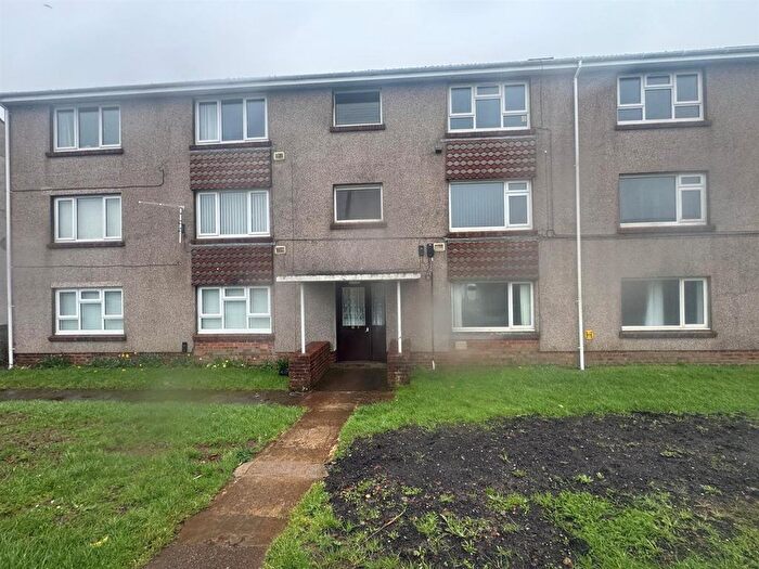 2 Bedroom Flat For Sale In Observatory Avenue, Hakin, Milford Haven, SA73