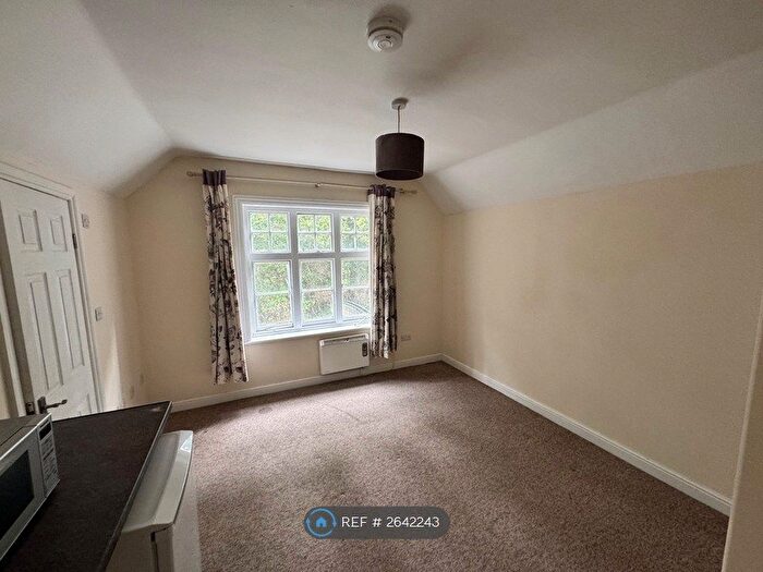 Studio To Rent In Balcombe Road, Crawley, RH10