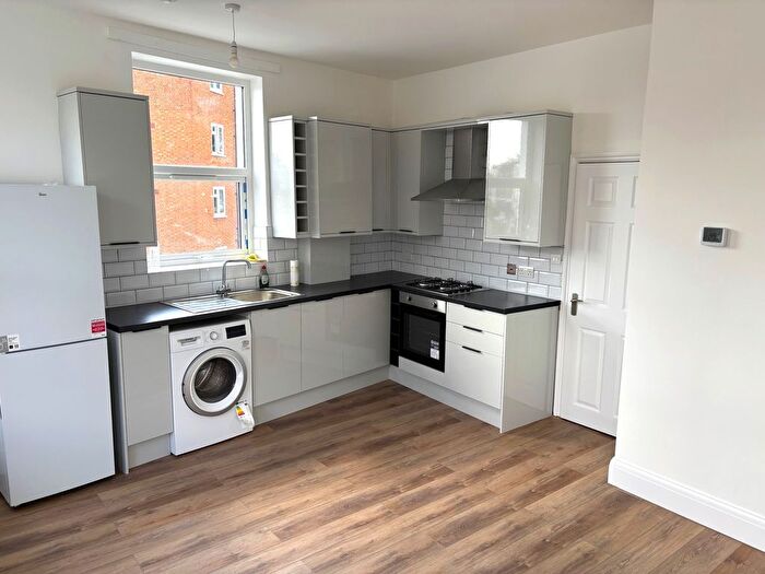 2 Bedroom Flat To Rent In Albion Parade, Stoke Newington, N16