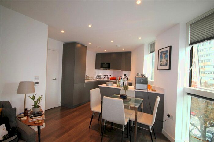 2 Bedroom Flat To Rent In Saffron Central Square, Croydon, CR0