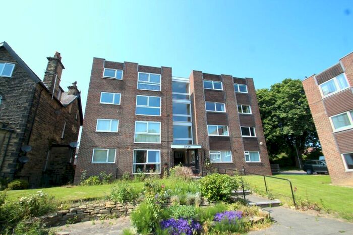 2 Bedroom Flat To Rent In Kingsway Court, Leeds, West Yorkshire, LS17
