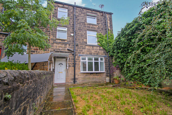2 Bedroom Cottage To Rent In Back Lane, Yeadon, LS19
