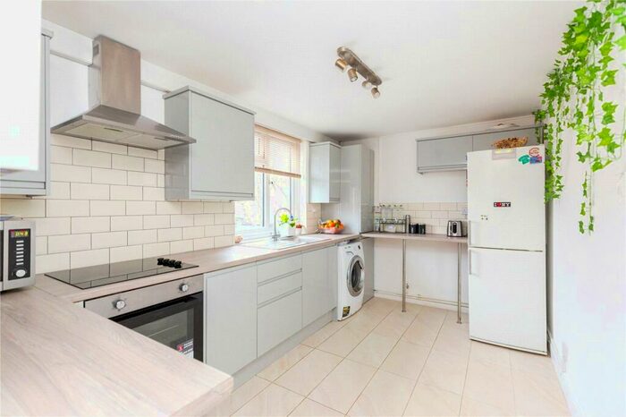 3 Bedroom Maisonette To Rent In Todds Walk, Islington, London, N7