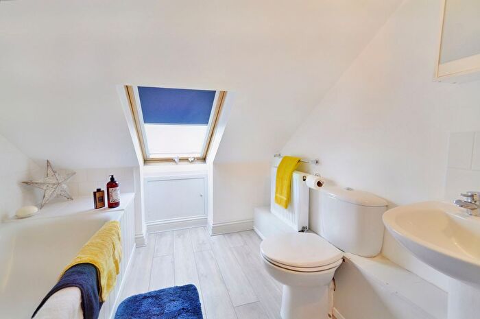 1 Bedroom Maisonette To Rent In Acton Lane, Chiswick, W4