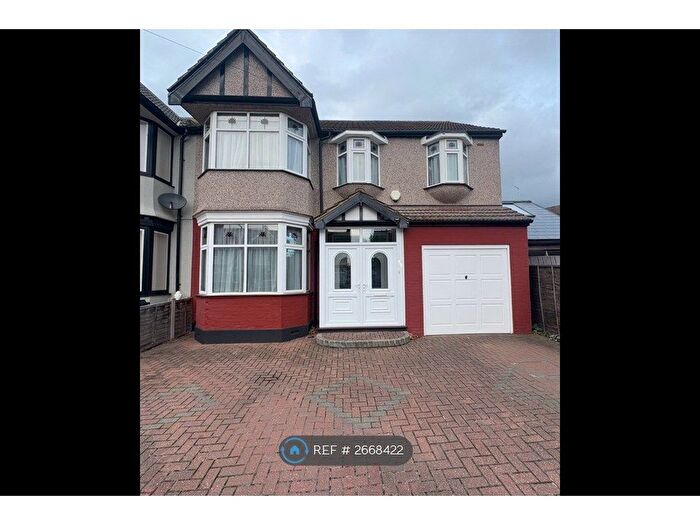 4 Bedroom Semi Detached House To Rent In Kenwood Gardens, Ilford, IG2