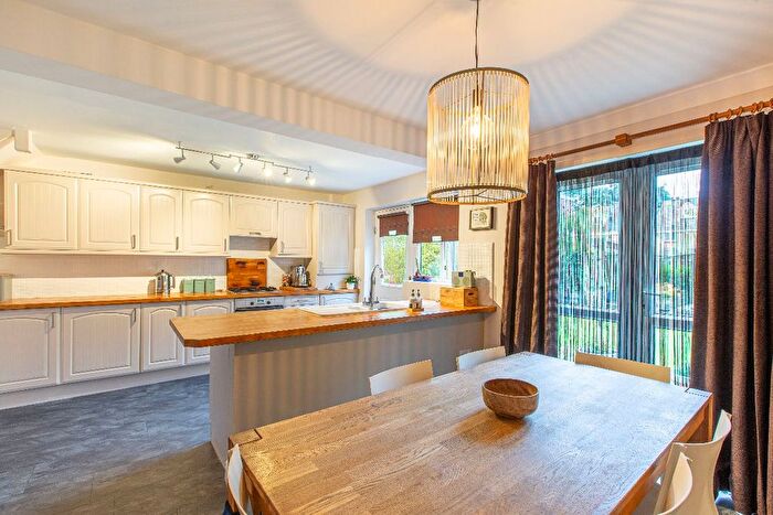 4 Bedroom Semi-Detached House For Sale In Buttercup Way, Drighlington, BD11