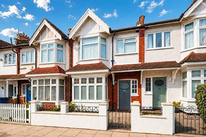 1 Bedroom Flat For Sale In Camborne Avenue, Northfields, Ealing, W13