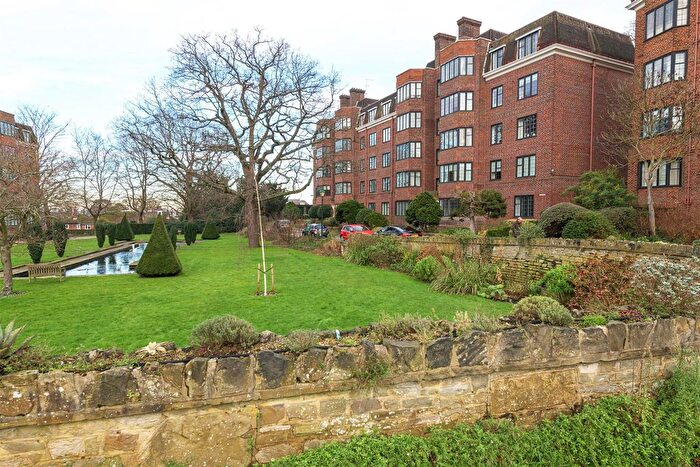 2 Bedroom Flat To Rent In Girton House, Manor Fields, London, SW15