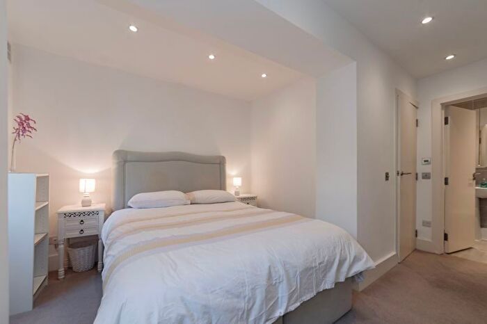 1 Bedroom Flat For Sale In Chippenham Road, London, W9