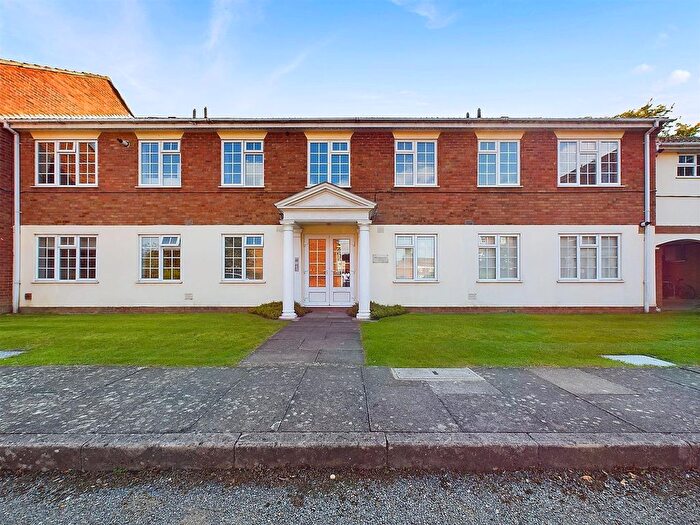 1 Bedroom Flat To Rent In Abbottsmede Close, Twickenham, TW1