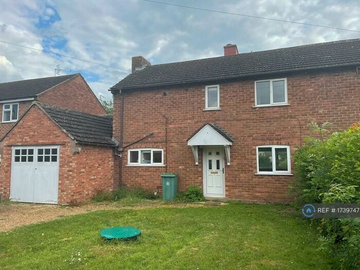 3 Bedroom Semi-Detached House To Rent In Park Piece, Kineton, Warwick, CV35