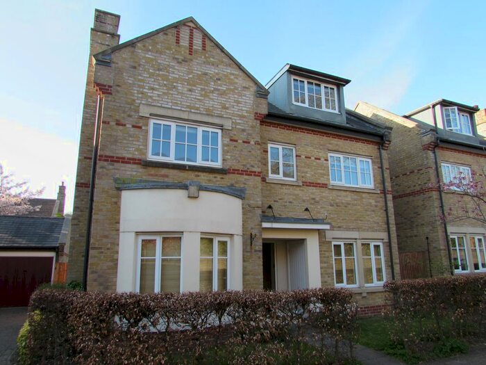 4 Bedroom Detached House To Rent In Grenadier Place, Caterham, CR3