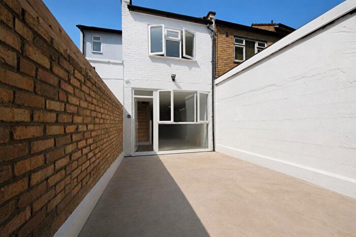 2 Bedroom Property To Rent In Windmill Road, TW8