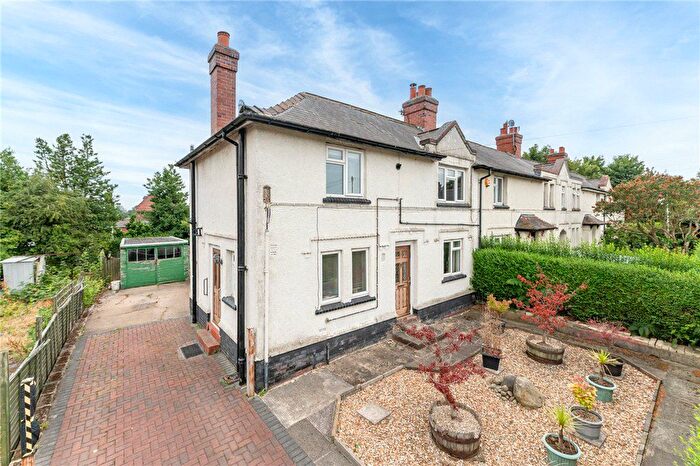3 Bedroom End Of Terrace House For Sale In Ingle Grove, Morley, Leeds, West Yorkshire, LS27