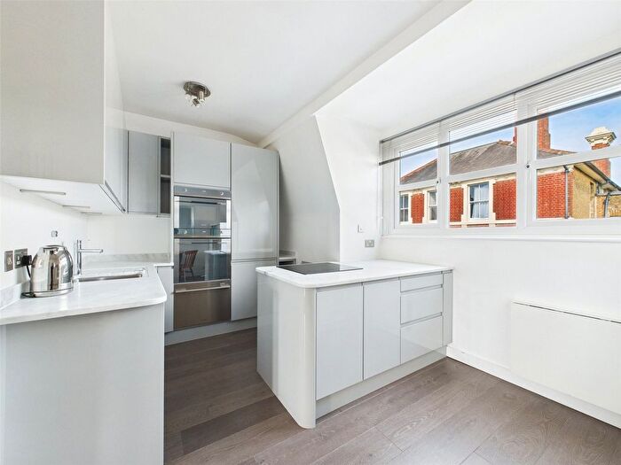 1 Bedroom Flat To Rent In Crown Road, St Margarets, Twickenham, TW1