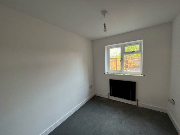 2 Bedroom Flat To Rent In Tennyson Drive, Abingdon, OX14