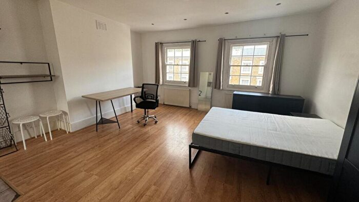 Flat To Rent In New North Road, Islington, N1