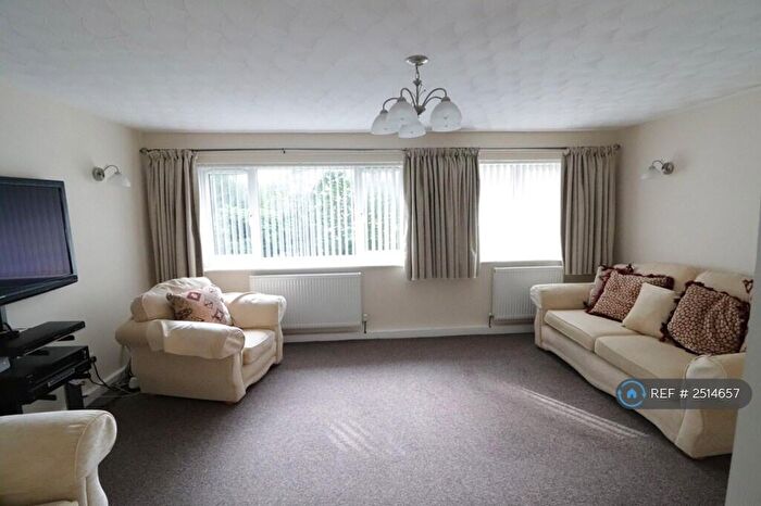 2 Bedroom Flat To Rent In Crosby, Liverpool, L23