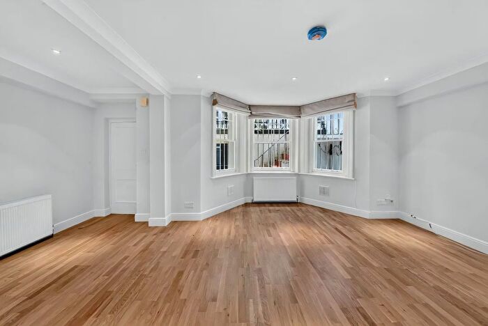 2 Bedroom Flat To Rent In Beaufort Gardens, Knightsbridge, SW3