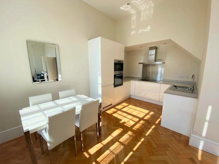 2 Bedroom Flat To Rent In Furness Quay, Salford, M50