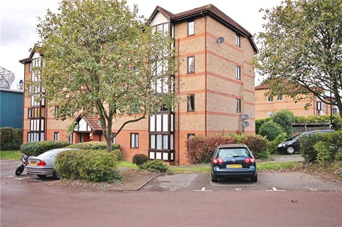 2 Bedroom Flat To Rent In Varsity Drive, Twickenham, TW1