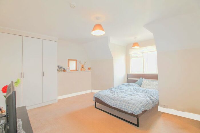 1 Bedroom Studio To Rent In King Charles Road, Berrylands, Surbiton, KT5