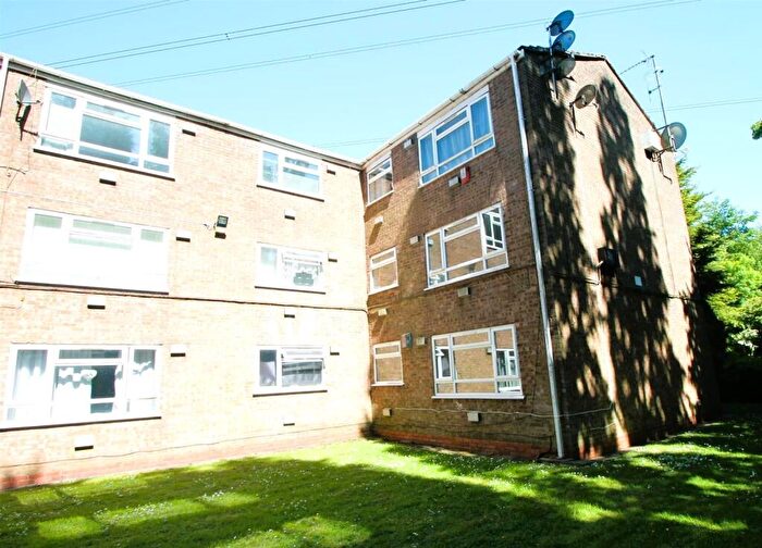 2 Bedroom Flat For Sale In Kitwell Lane, Birmingham, B32