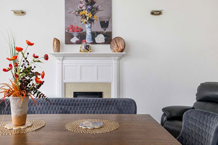 4 Bedroom Detached House To Rent In The Green, Sidcup, DA14