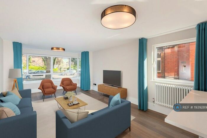 3 Bedroom Flat To Rent In The Drive, Hove, BN3