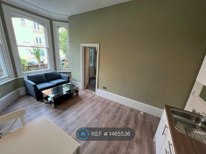 1 Bedroom Flat To Rent In Malwood Road, London, SW12
