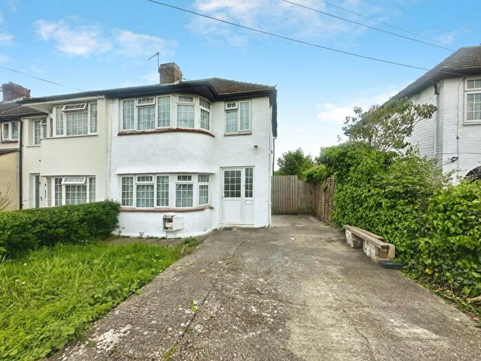 3 Bedroom Semi-Detached House For Sale In Cumberland Avenue, Slough, SL2