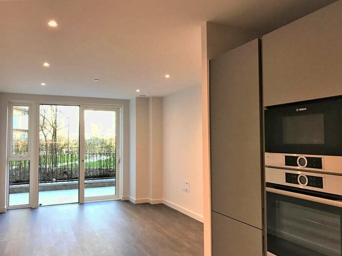 1 Bedroom Flat To Rent In Newnton Close, Woodberry Down, Finsbury, N4