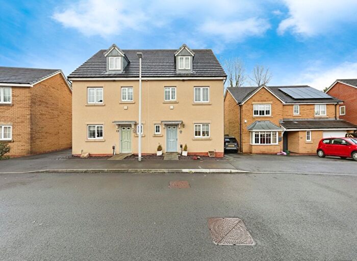 4 Bedroom Town House For Sale In Beauchamp Walk, Gorseinon, Swansea, SA4