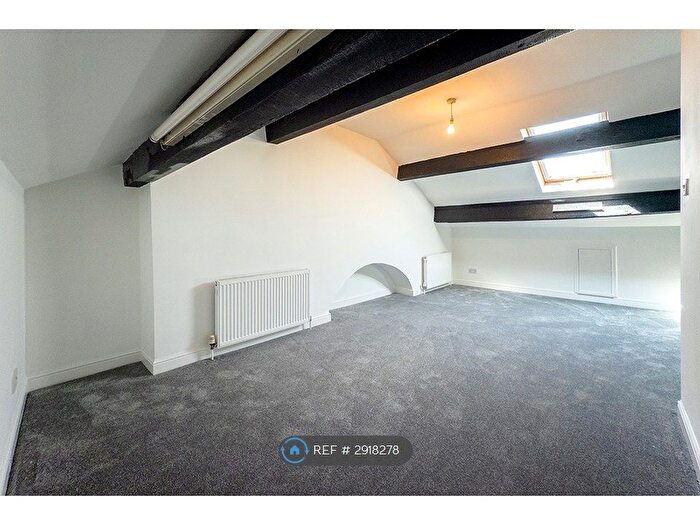2 Bedroom Flat To Rent In Stamford Arcade, Ashton-Under-Lyne, OL6